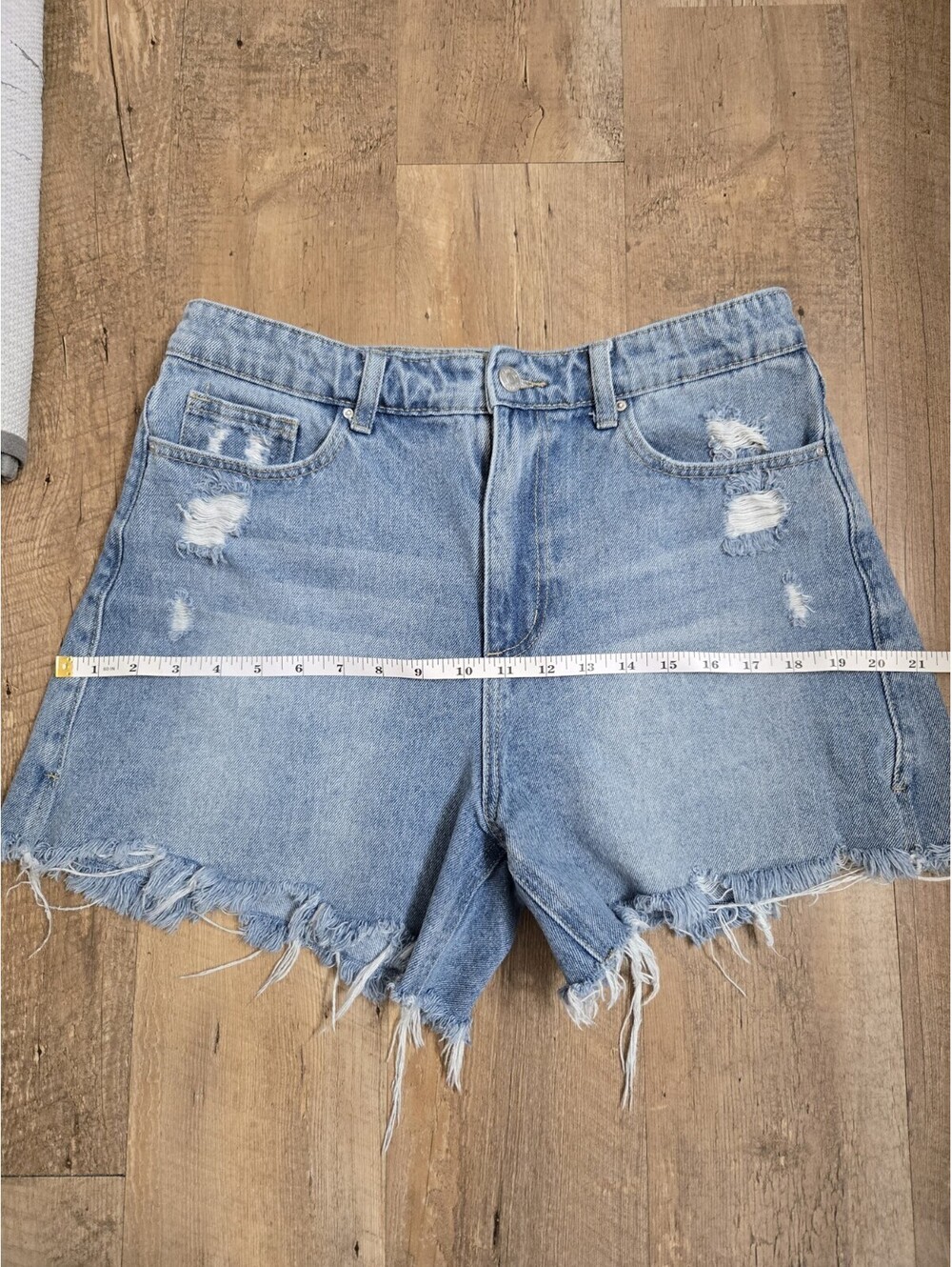 Simple Society Distressed High-Waisted Denim Jean Shorts - Size 9/29 - Picture 7 of 15